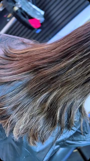 Detalle real de color y textura de cabello realizado por T&A Studio